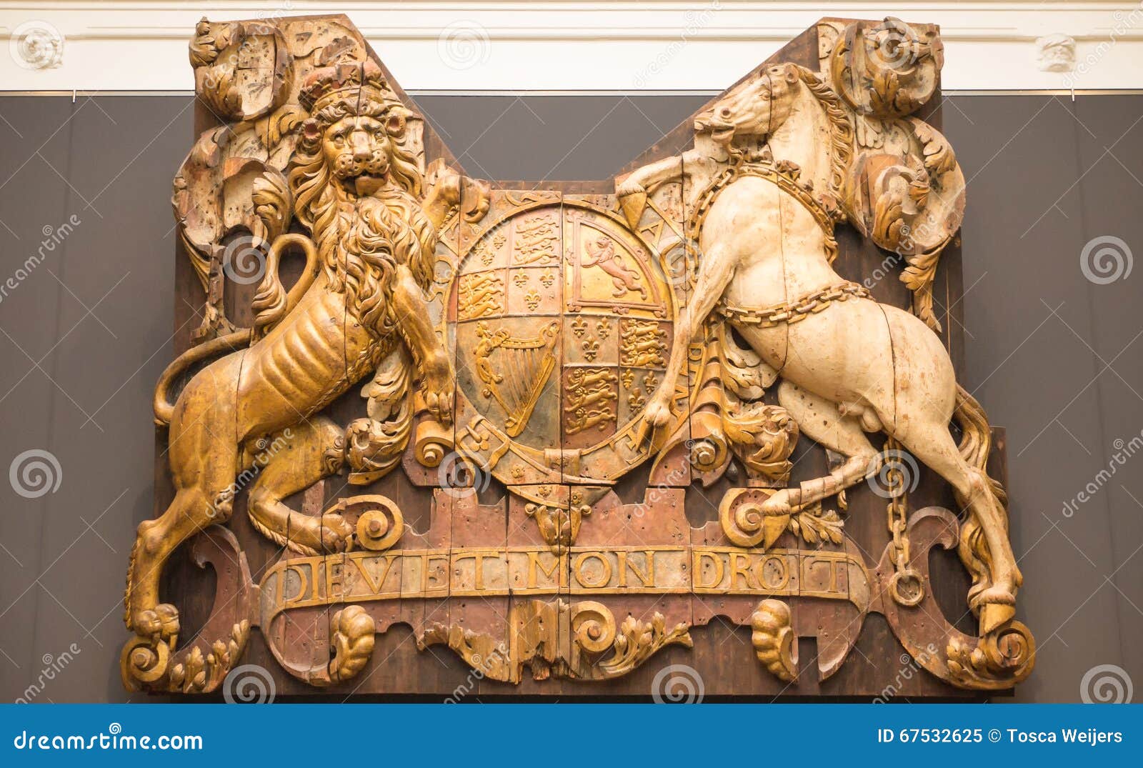 Wooden Shield Dieu Et Mon Droit Stock Image Image Of Monarch Lion