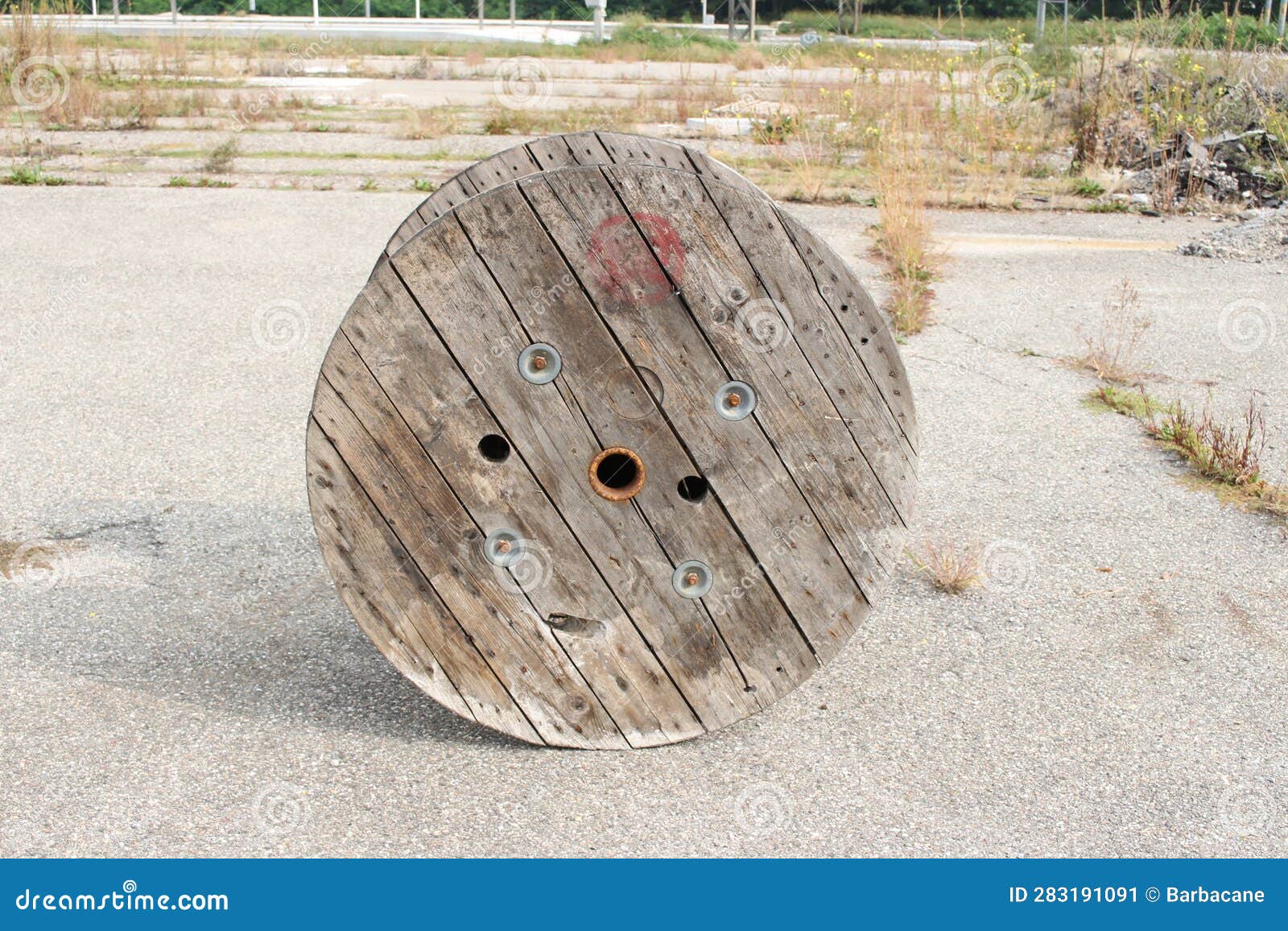 Wooden Spools Used To Hold Cables Rolls a Huge Wooden Spool of Wire Stock  Image - Image of curve, floor: 283191091