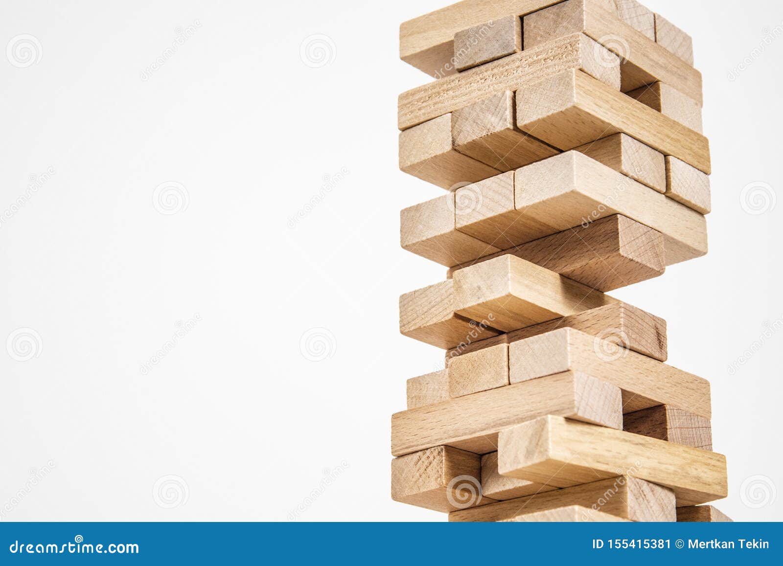 Wood blocks tower game là một trò chơi đơn giản nhưng đầy phấn khích. Nhiệm vụ của bạn là xếp các khối gỗ lên nhau để tạo thành một tháp cao theo cách mà bạn muốn. Với tính năng đồ họa đẹp mắt và hiệu ứng âm thanh tuyệt vời, bạn sẽ không biết mình đã chơi trong bao giờ.