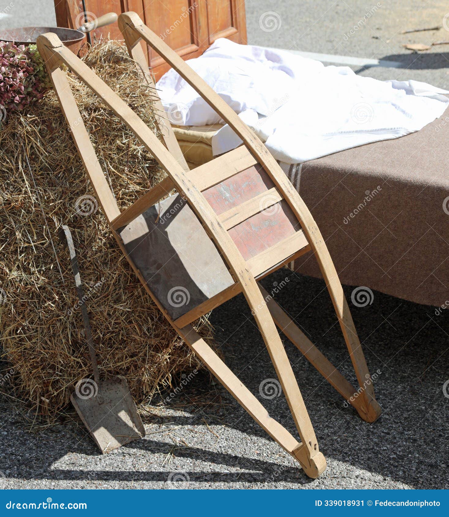 wooden utensil used to warm beds by placing a hot pot underneath called monega in italian language