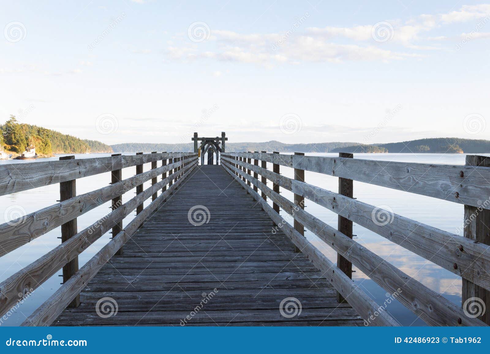 wooden walkway in orcas island harbor