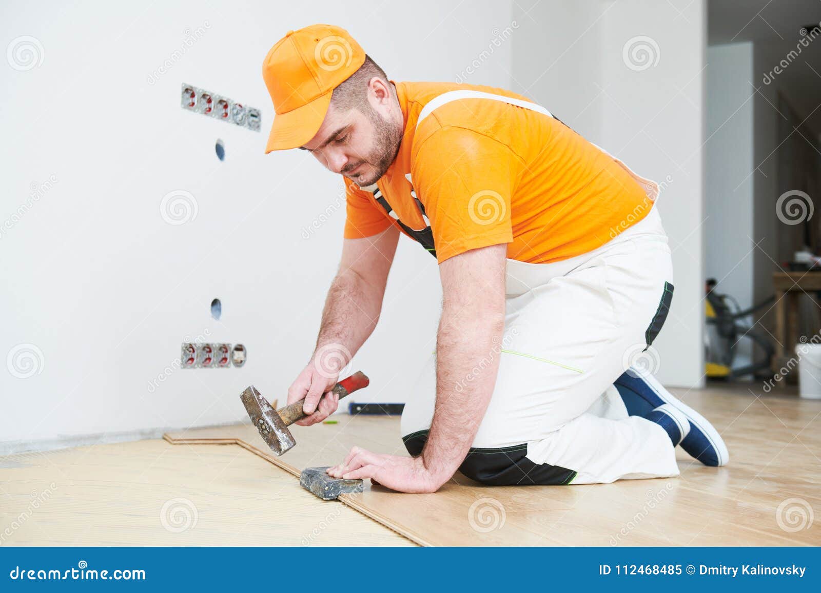 Worker Joining Parquet Floor Stock Image Image Of Decorating