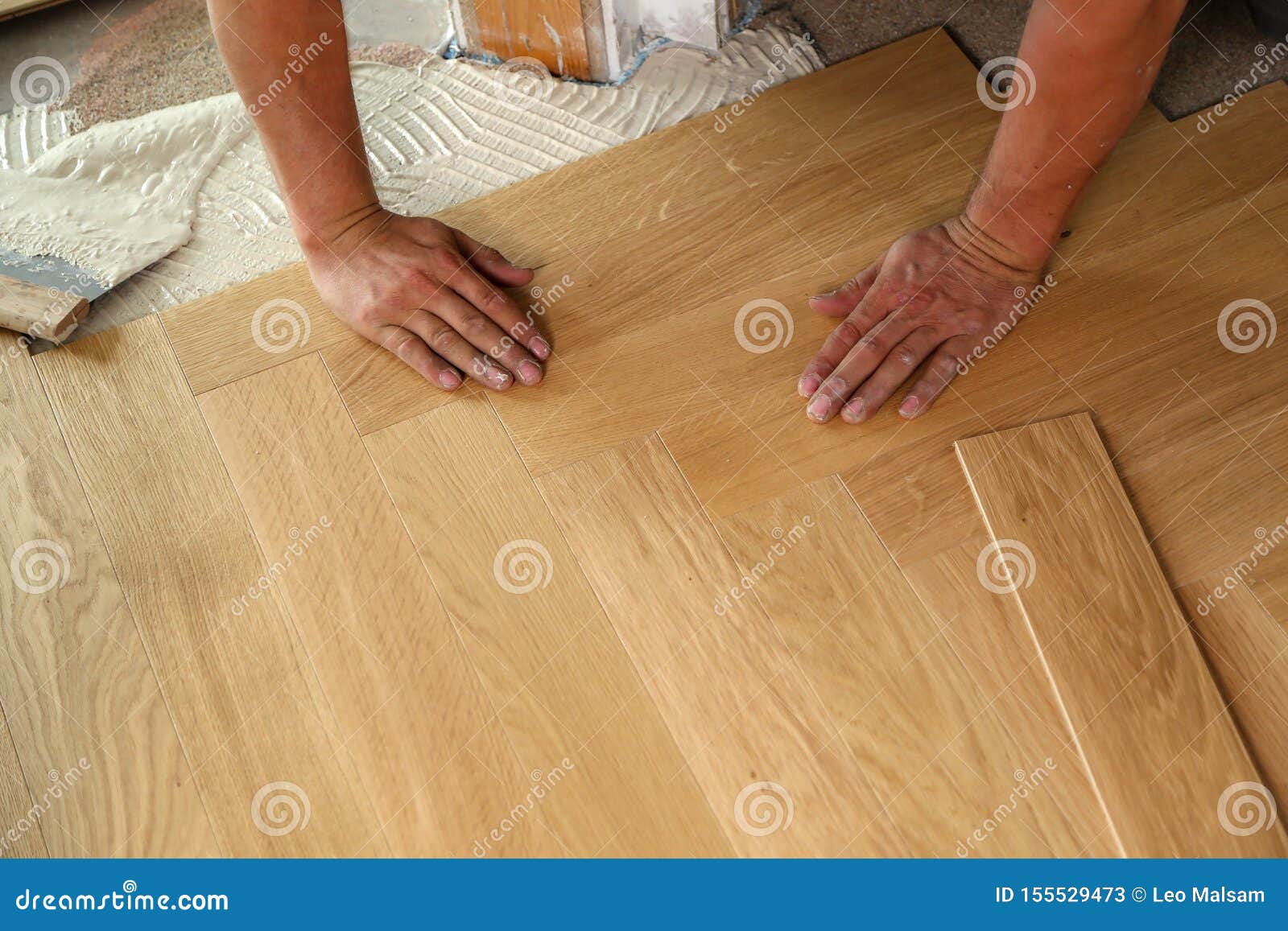 Worker Laying Parquet Flooring Stock Image Image Of Decor Male