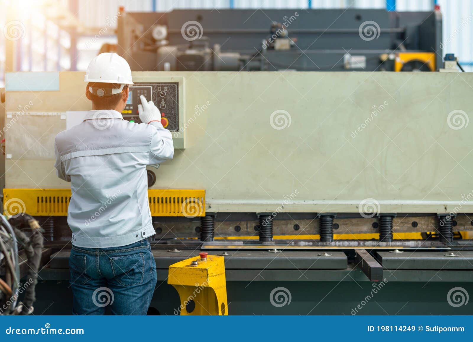 Hydraulic Press For The Repair And Manufacture Of Joints On Metal