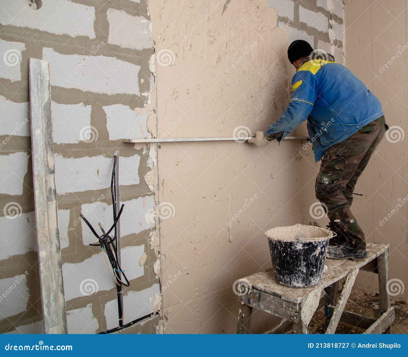 A Worker Plasters the Walls in the Room Editorial Photography Image