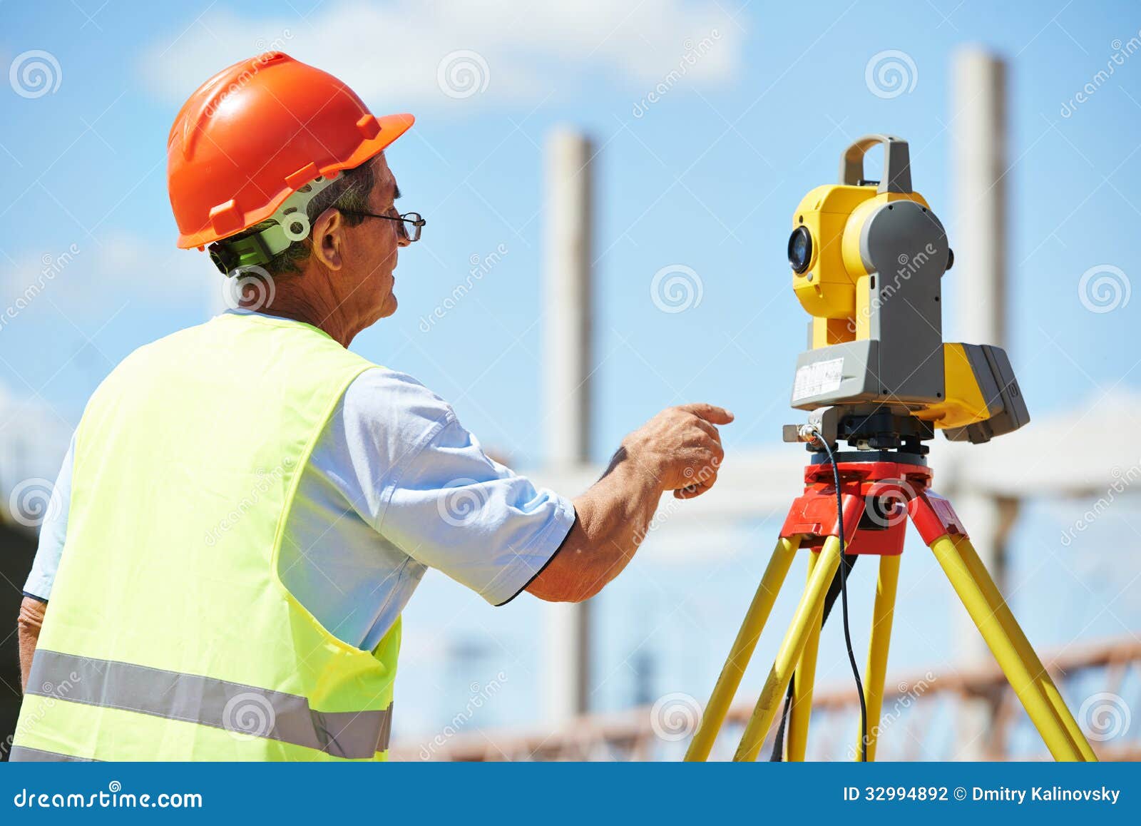 Worker with theodolite stock photo. Image of ground, precision 32994892
