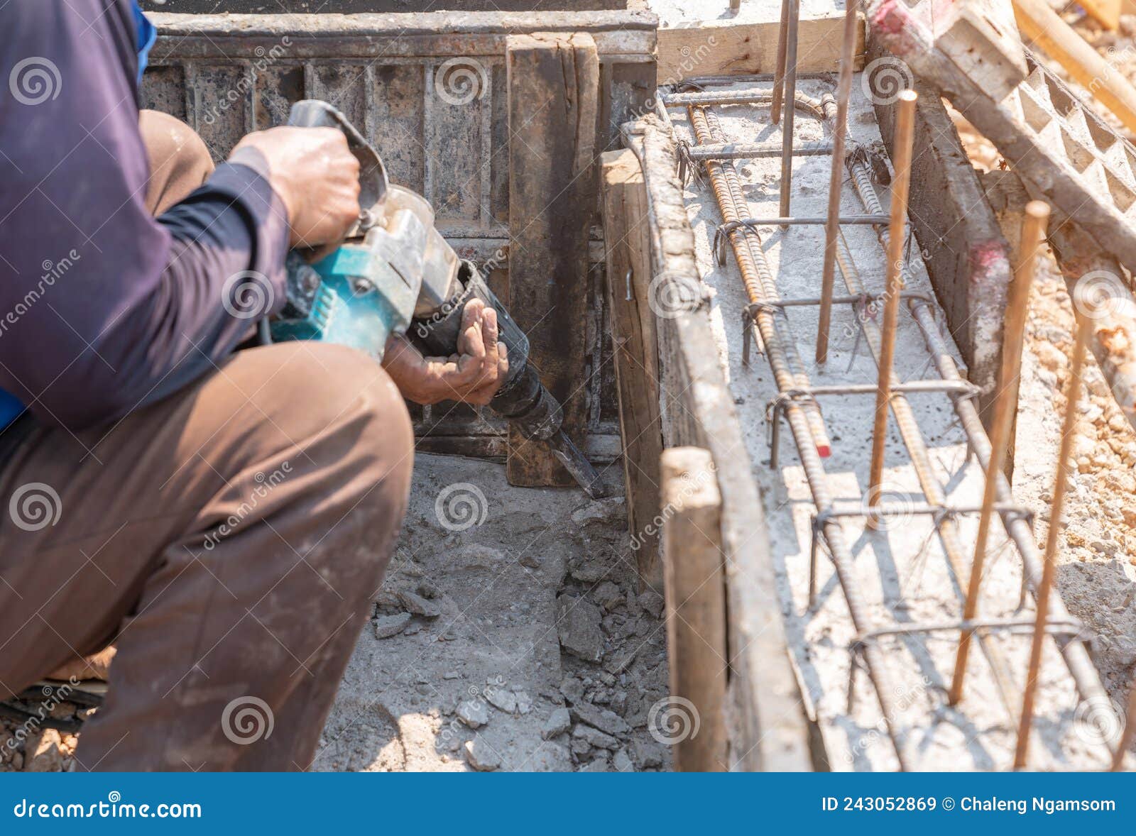 Worker Use Demolition Hammer Drill Beam Framework for Pull Out Stock