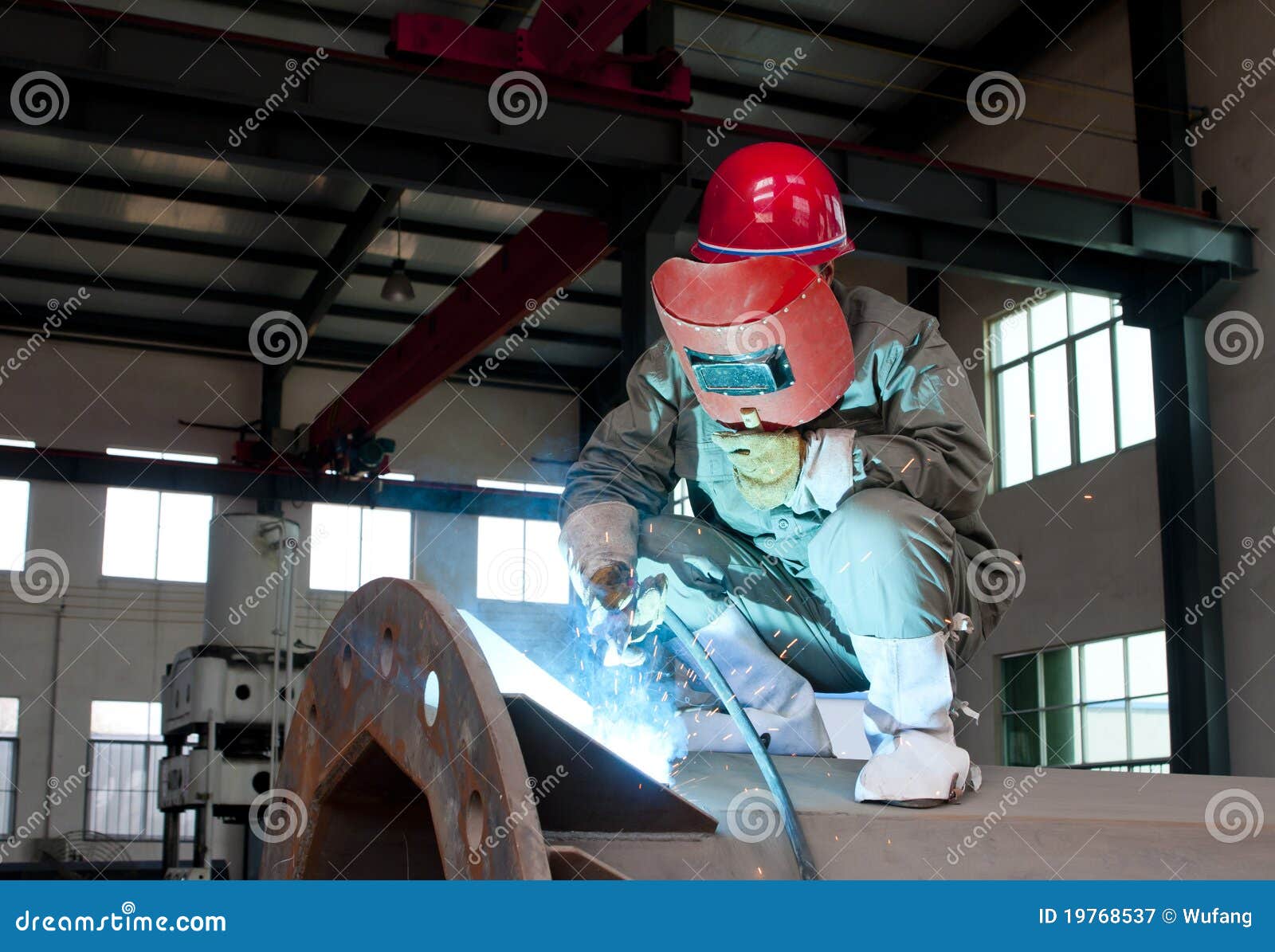 worker welding a metal lattice at