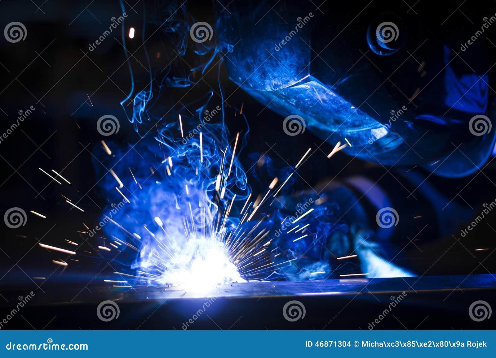 worker welding using mig/mag.