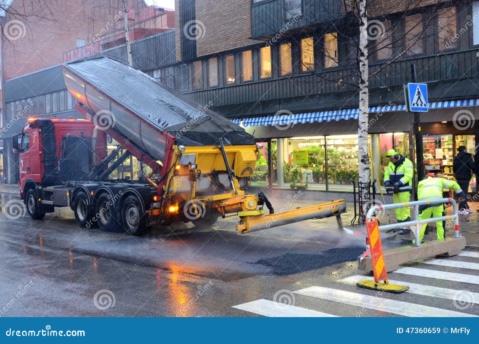 Workers Laying Asphalt editorial stock image. Image of laborer 47360659