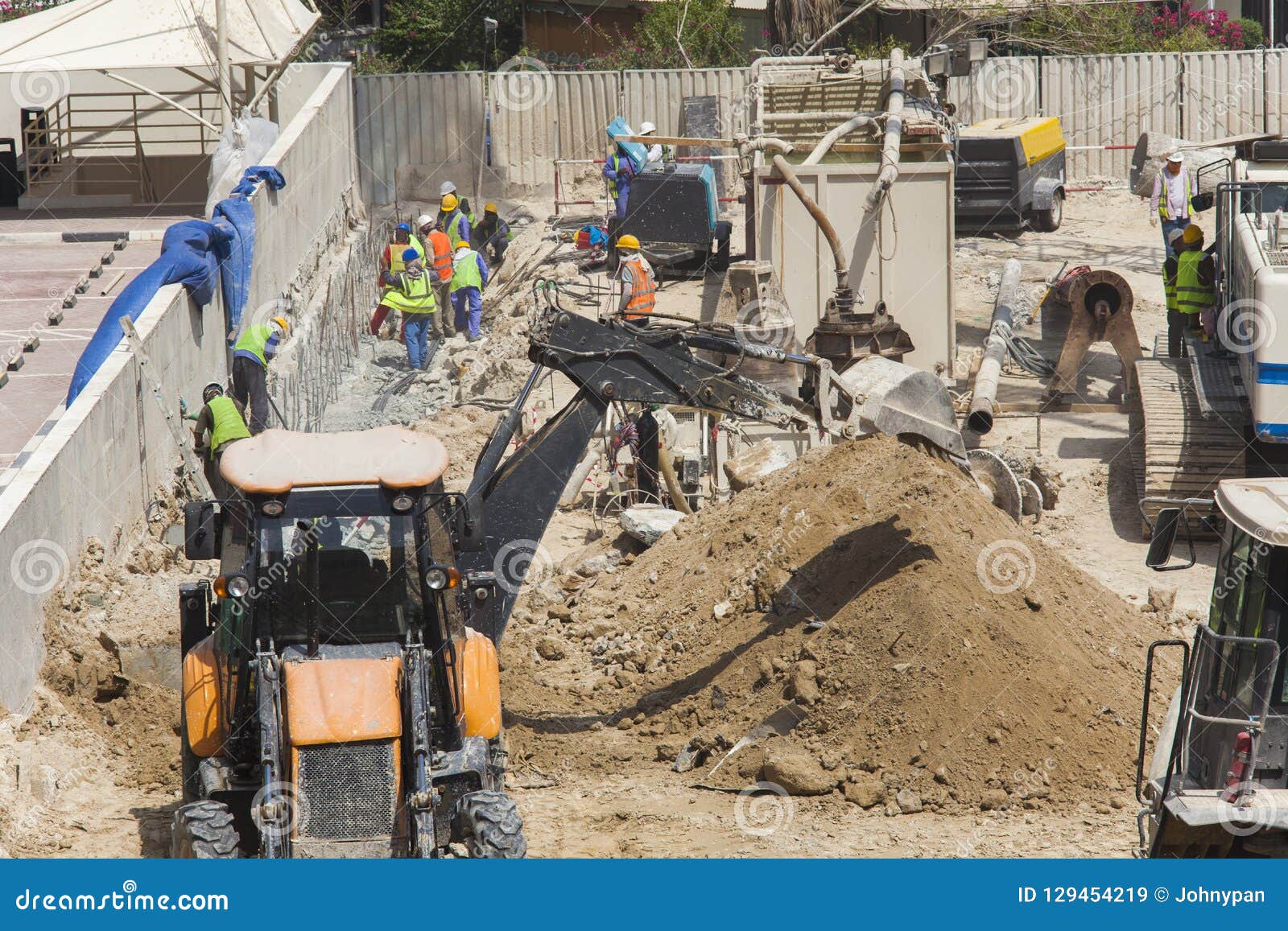 Workers and Machines on Construction Site Editorial Stock Image - Image ...