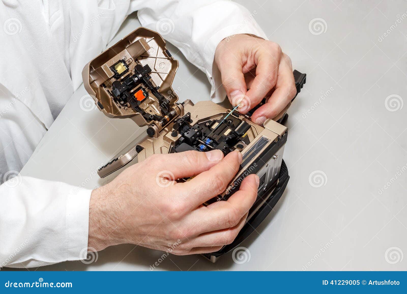 Working With Fiber Optic Fusion Splicer Stock Image - Image of gigabyte
