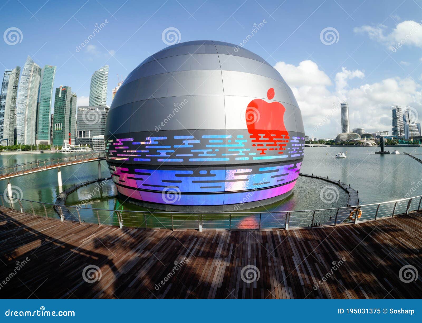 Apple Marina Bay Sands - The World's First Floating Apple Store