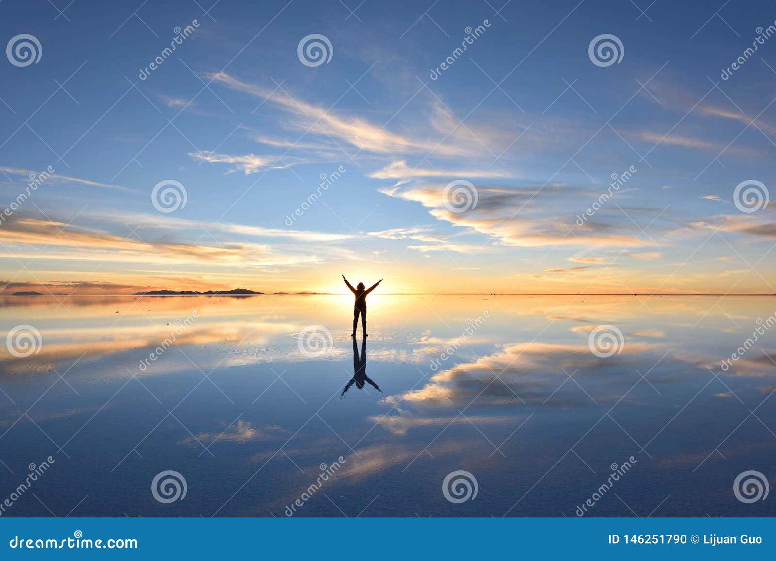 the world`s largest salt flat, salar de uyuni