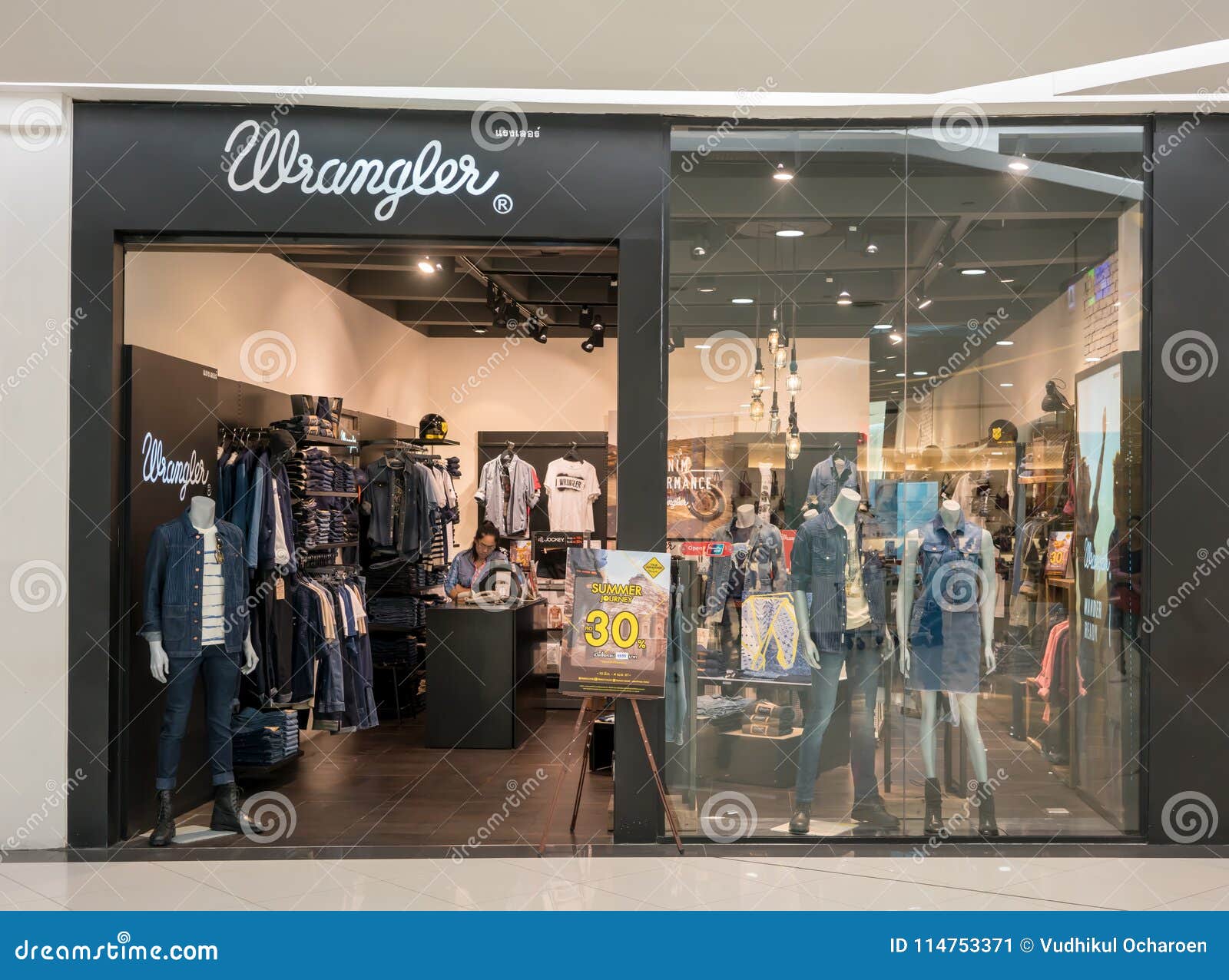 Wrangler Shop at Fashion Island, Bangkok, Thailand, Mar 22, 2018 Editorial  Photo - Image of apparel, indoor: 114753371