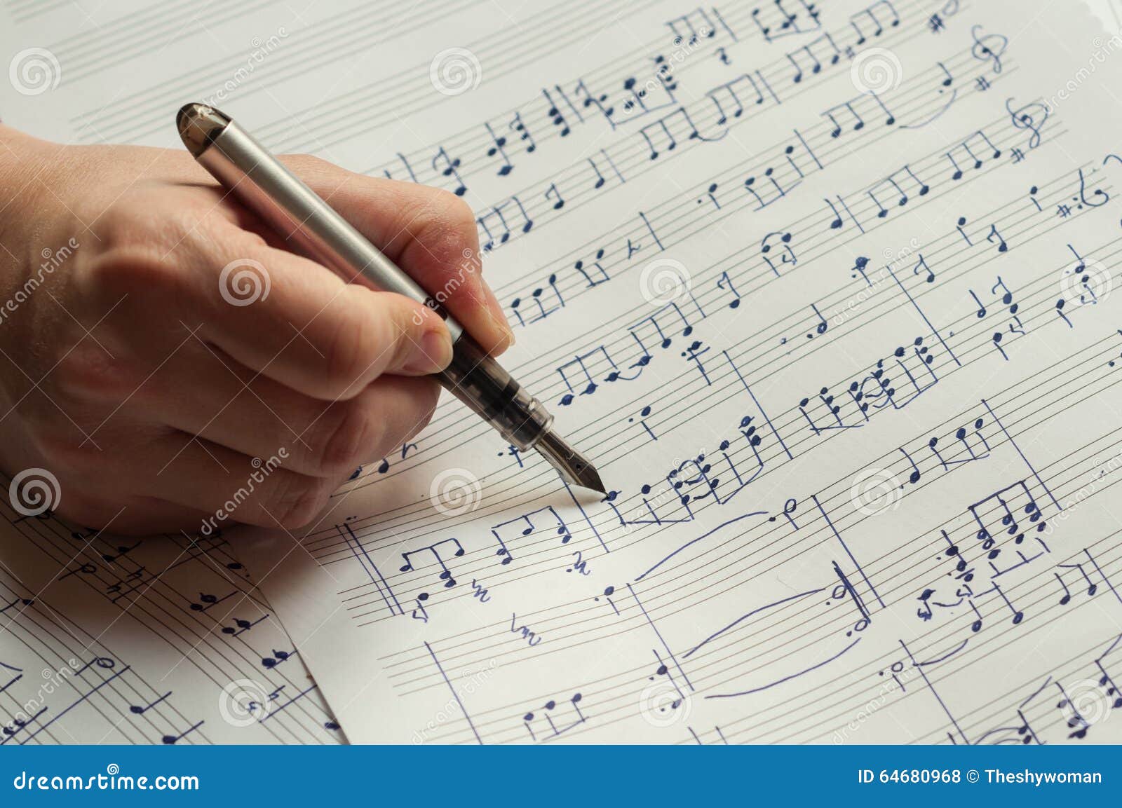 Нейронка пишет песни. Написание нот фото. Теория музыки. Что писать в нотной тетради. Songwriter рисунок.