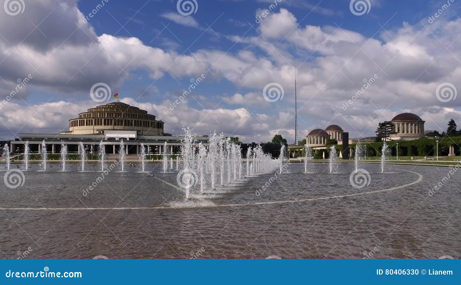 wroclaw centennial hall and fountain