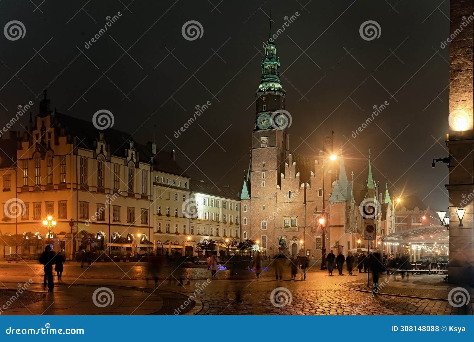 wroclaw market square with town hall in wroclaw poland