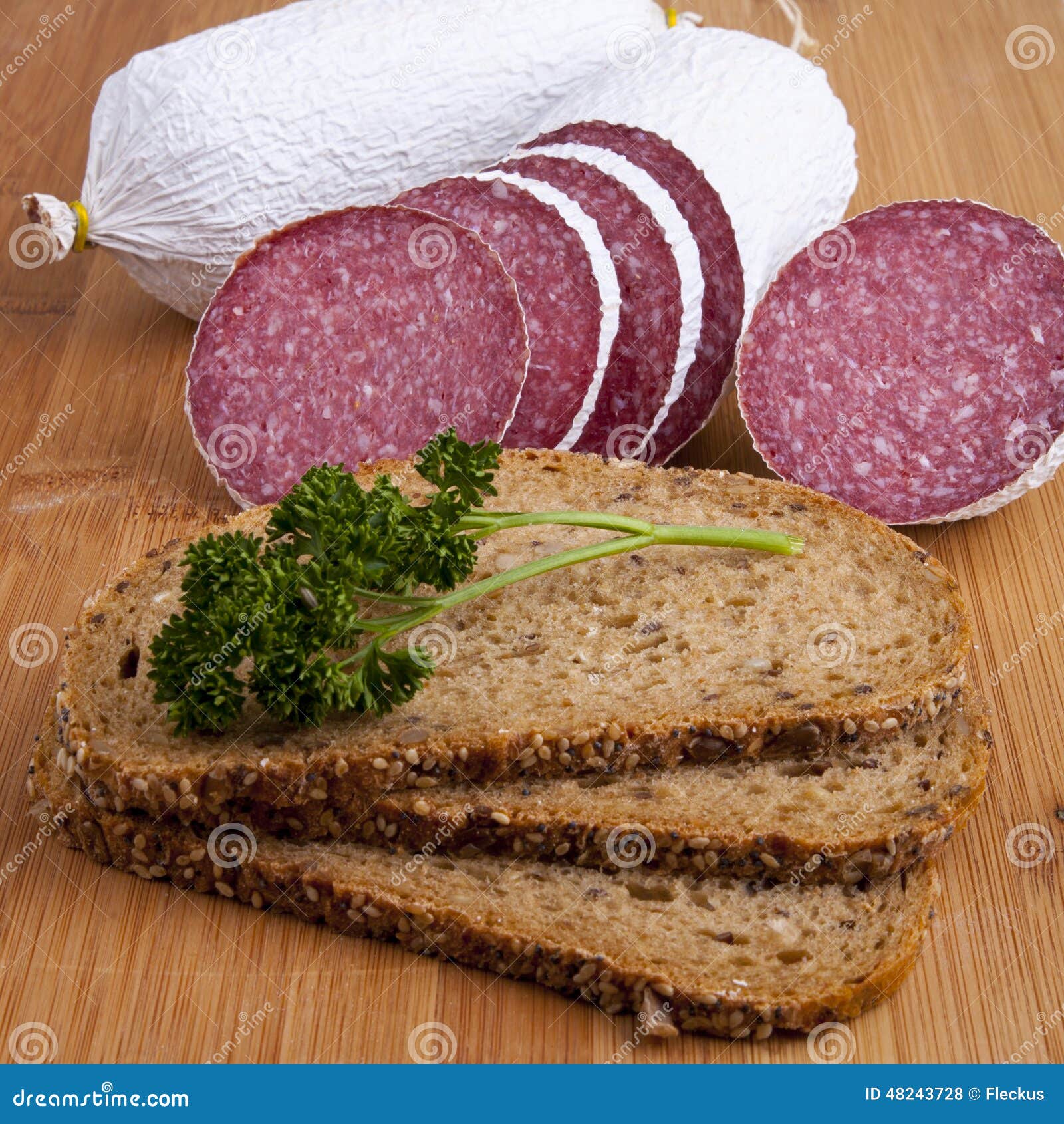 Wurst Salami, Brot, Petersilie Stockfoto Bild von schnitt