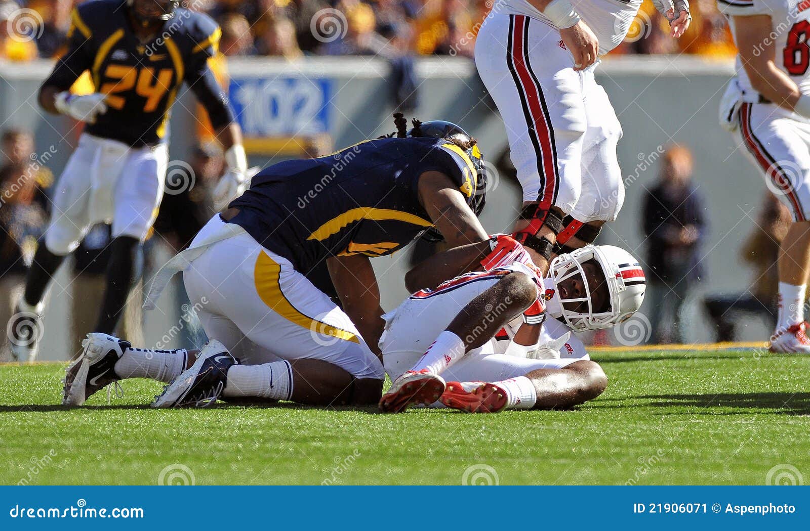 WVU DE Bruce Irvin sack editorial photo. Image of physical 21906071