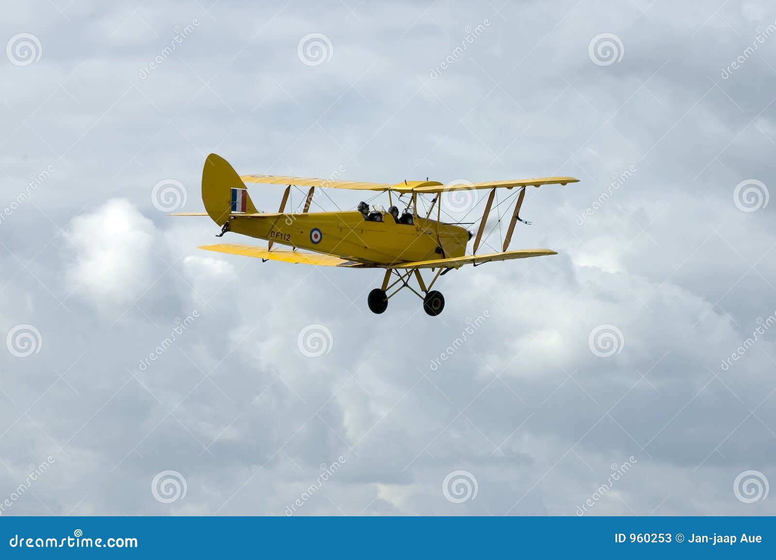 wwii tiger moth at duxford airshow