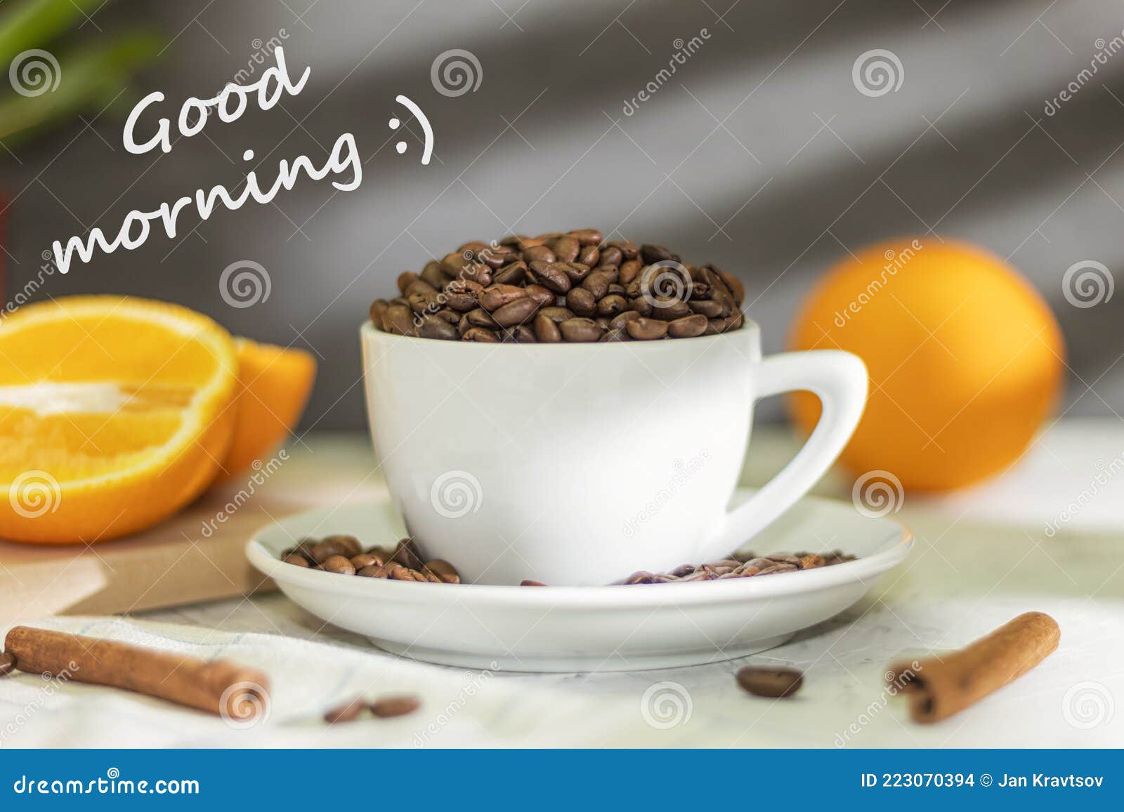 Xícara Branca Com Grãos De Café E Texto Bom Dia Foto de Stock - Imagem de capuccino, ruptura: 223070394 Xícara Branca Com Grãos De Café E Texto Bom Dia Foto de Stock - Imagem de capuccino, ruptura: 223070394