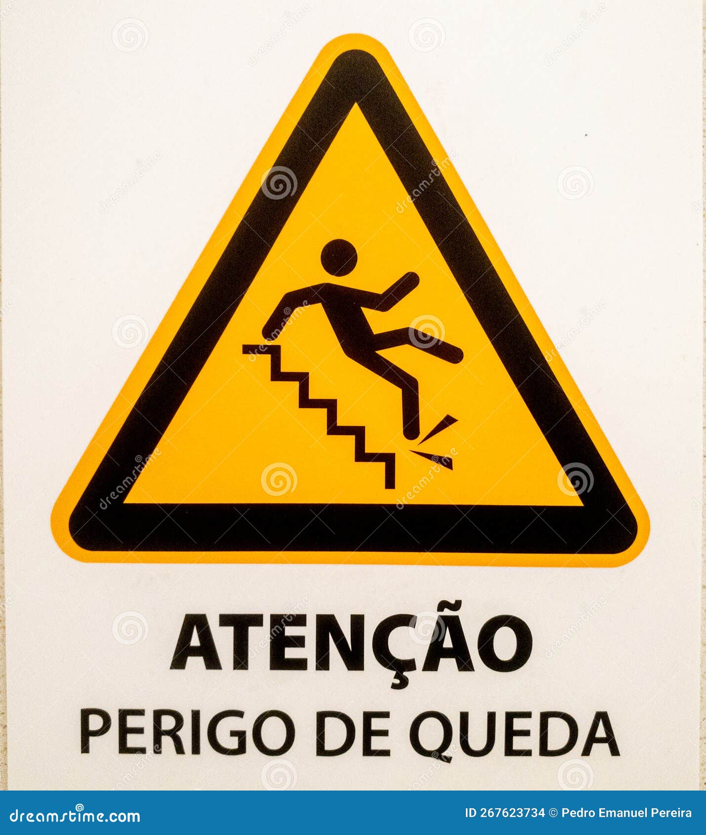 "atenÃ§Ã£o, perigo de queda" sign.  triangular  with person falling from steps on yellow background.