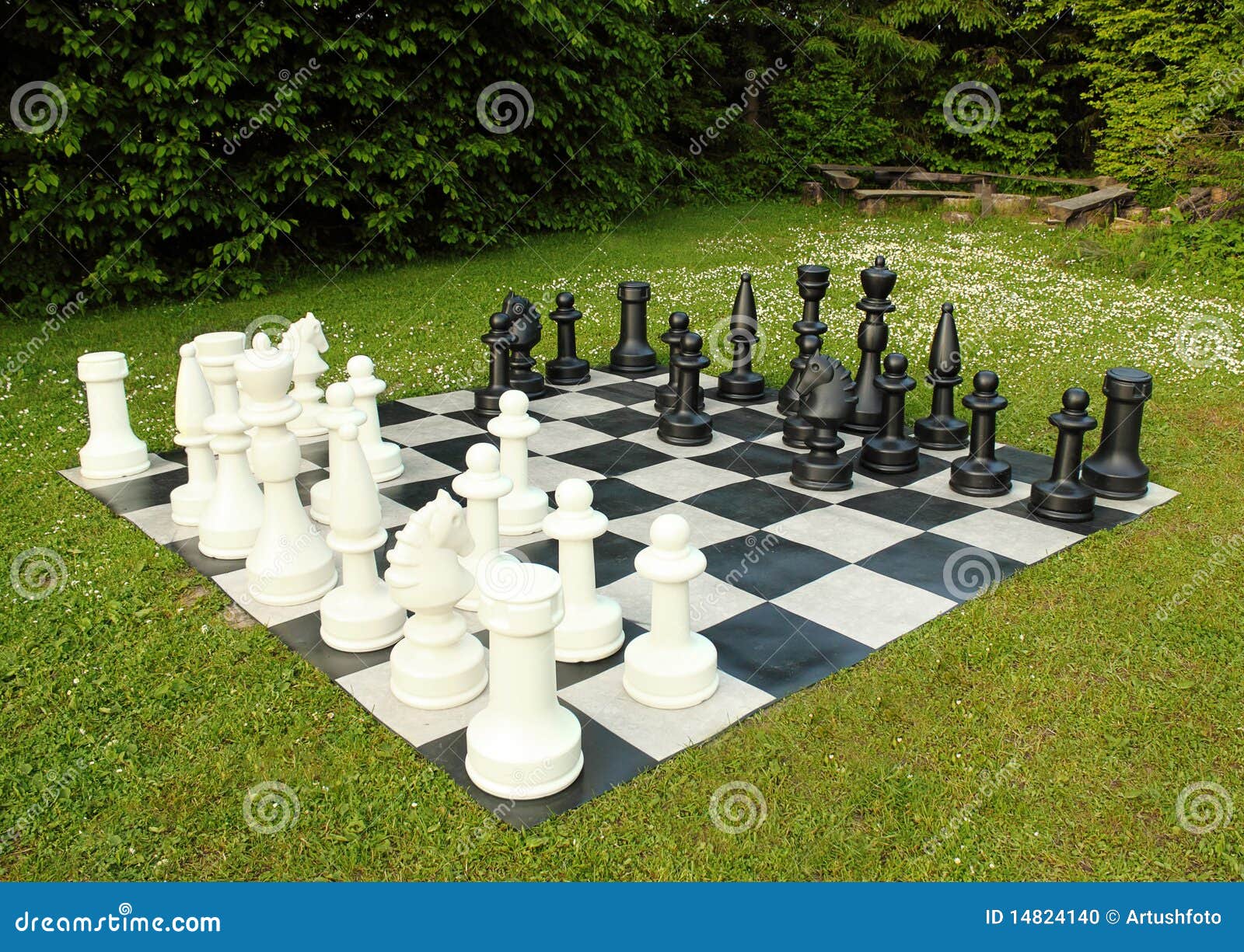 Dois Homens, Na Rua Em Hanói, Vietnã, Jogar Xiangqi, Popular Na Ásia Jogo  De Tabuleiro, Também Conhecido Como Xadrez Chinês. Foto Royalty Free,  Gravuras, Imagens e Banco de fotografias. Image 114892616