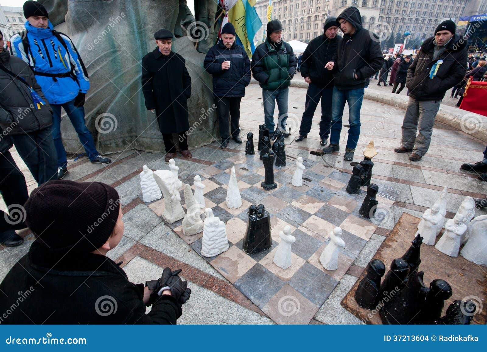 Xadrez Diferente Do Jogo De Muitos Homens Exterior Imagem de Stock  Editorial - Imagem de posto, castelo: 37213604