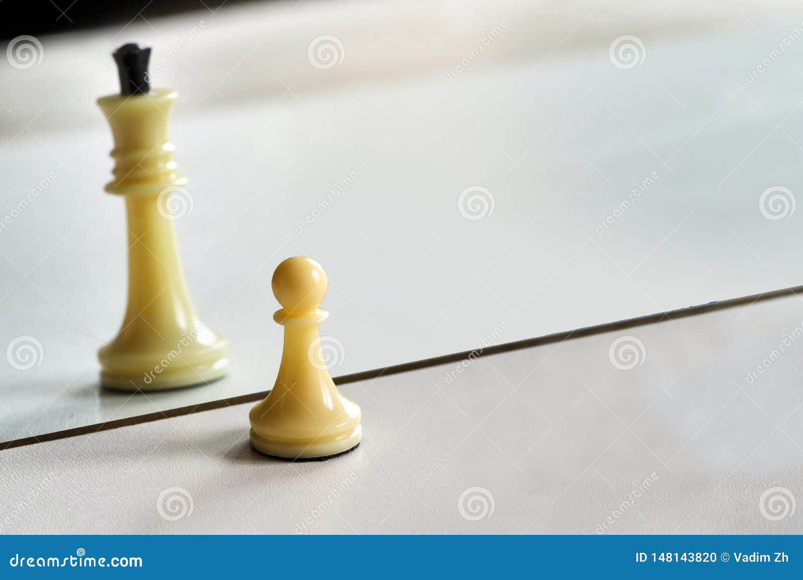 dentro a mundo do negócios, uma xadrez peça simboliza estratégico  financeiro decisões vertical Móvel papel de parede ai gerado 31596906 Foto  de stock no Vecteezy