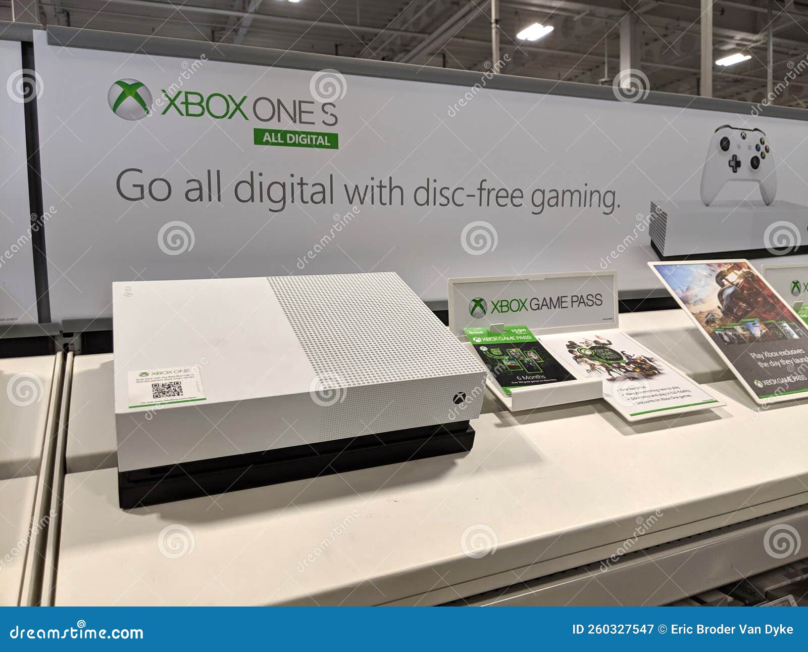 Xbox One S All Digital and Xbox Game Pass on Display Editorial Photography  - Image of corporation, cotana: 260327547