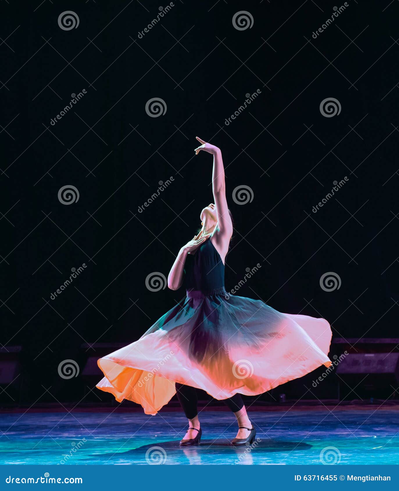 Xinjiang Song and Dance: Pipa Playing Editorial Stock Image - Image of  singing, program: 41750929