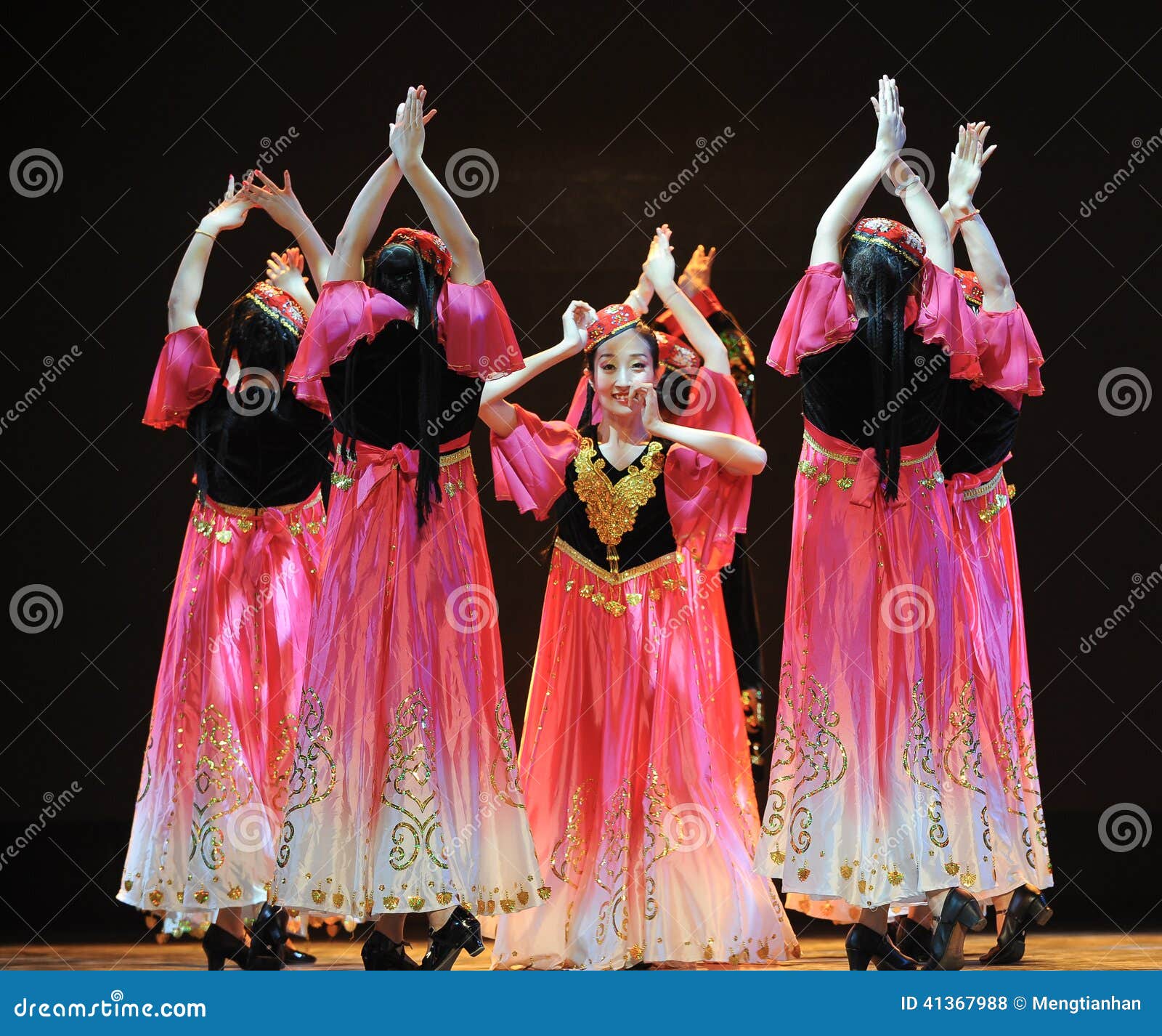 Xinjiang Song and Dance: Pipa Playing Editorial Stock Image - Image of  singing, program: 41750929