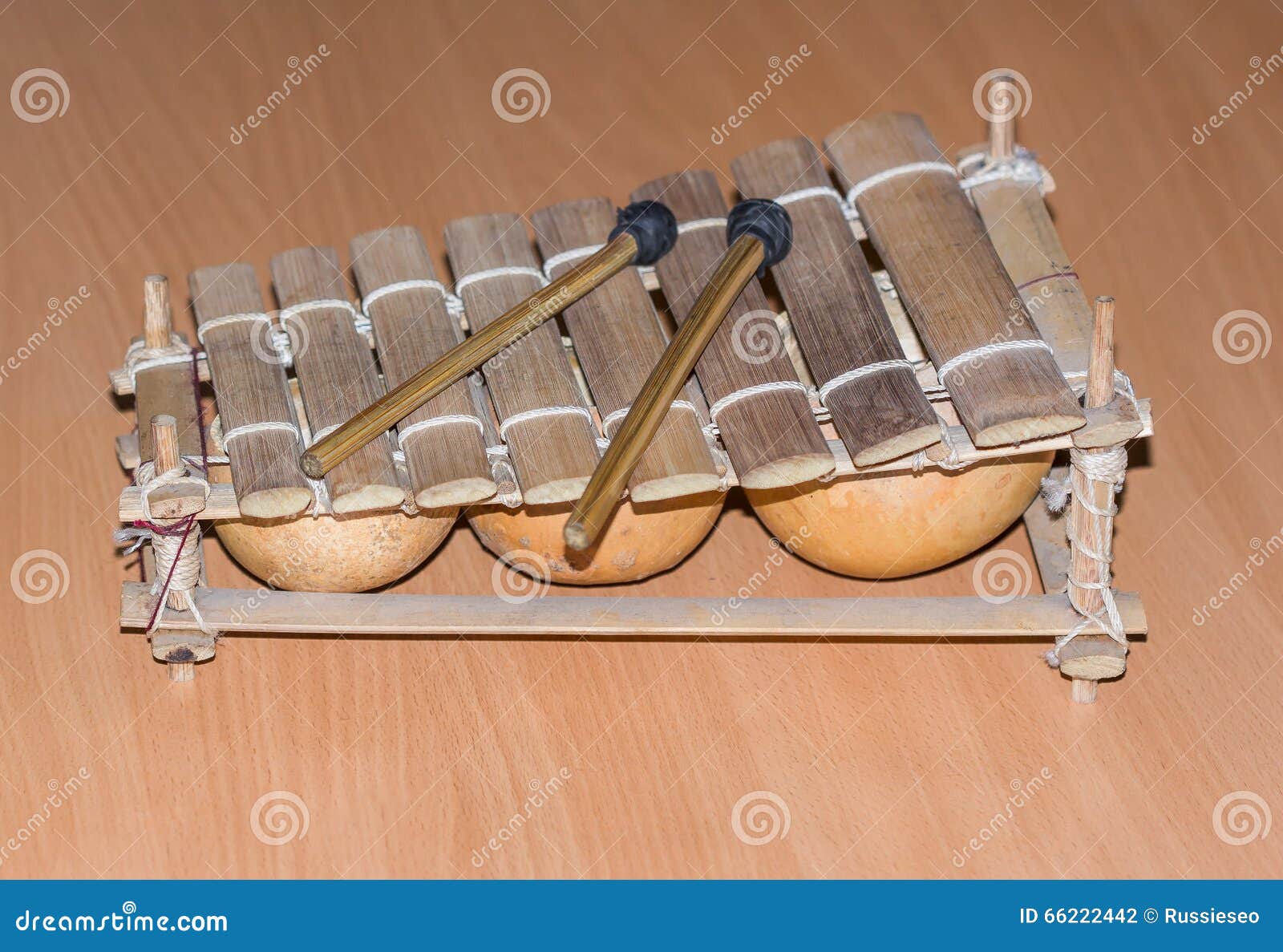 Xylophone africain photo stock. Image du jouet, tribal 66222442