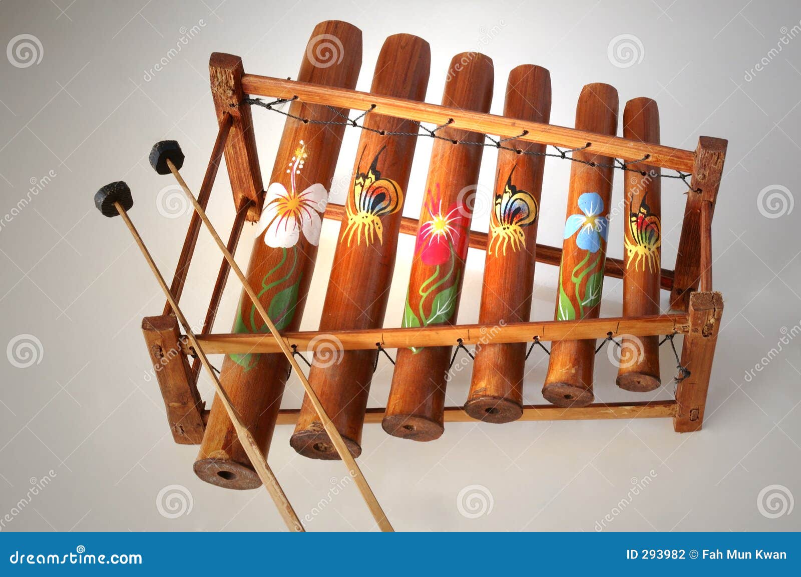 Xylophone de bambu foto de stock. Imagem de xilofone, bambu 293982