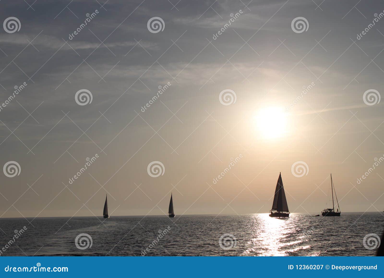 yachting to sun