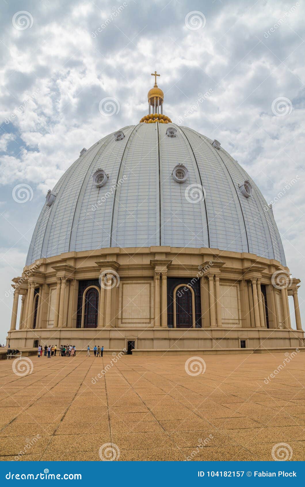 Yamoussoukro Costa De Marfil 1 De Febrero De 2014 Basílica Famosa De La Señal De Nuestra Señora De La Paz Catedral Cristiana Fotografía Editorial Imagen De Catedral Masa 104182157