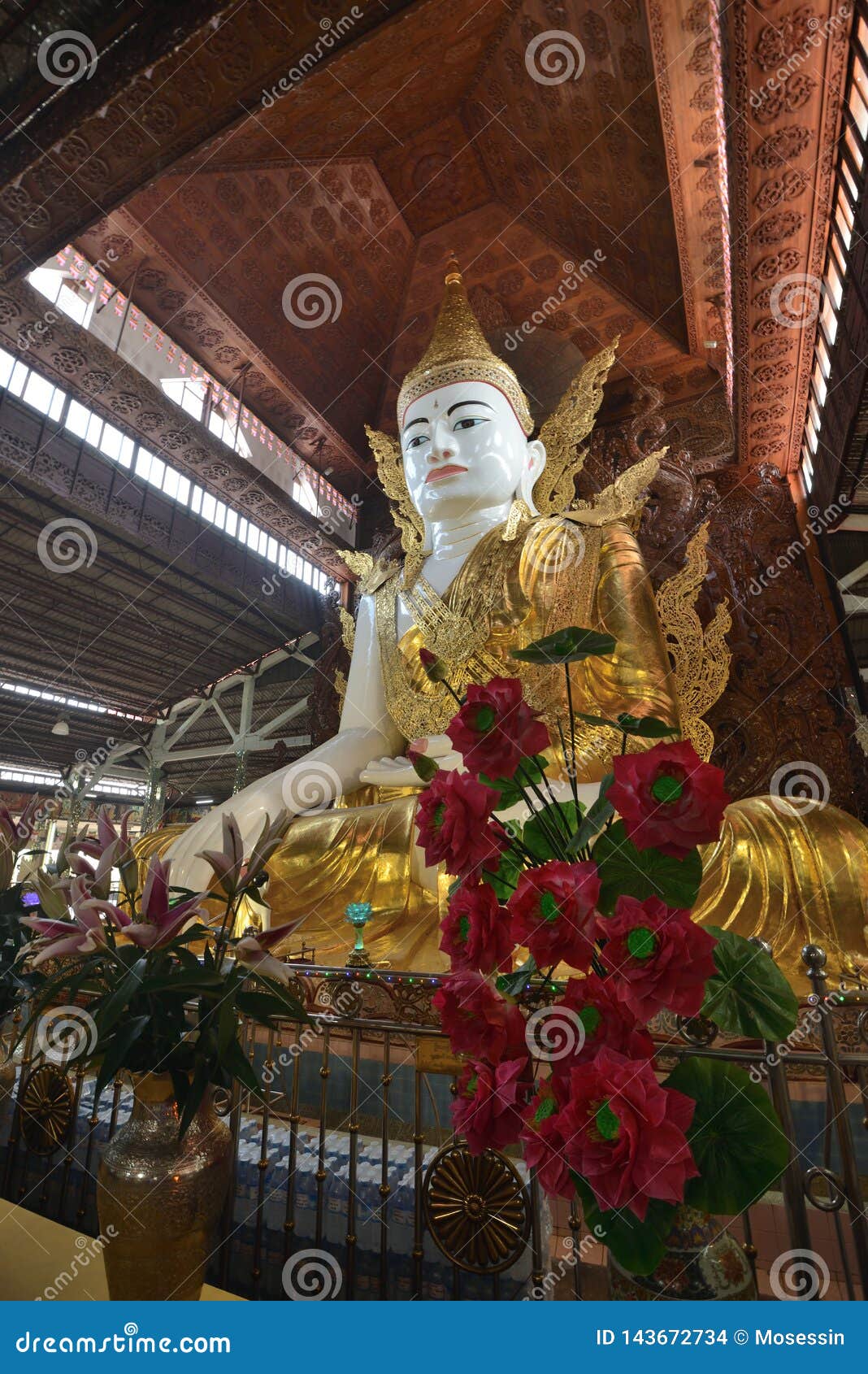 yangon ngahtatgyi buddha temple