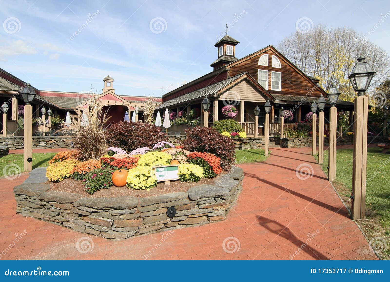 Yankee Candle Company stock image. Image of tour, bdingman 17353717