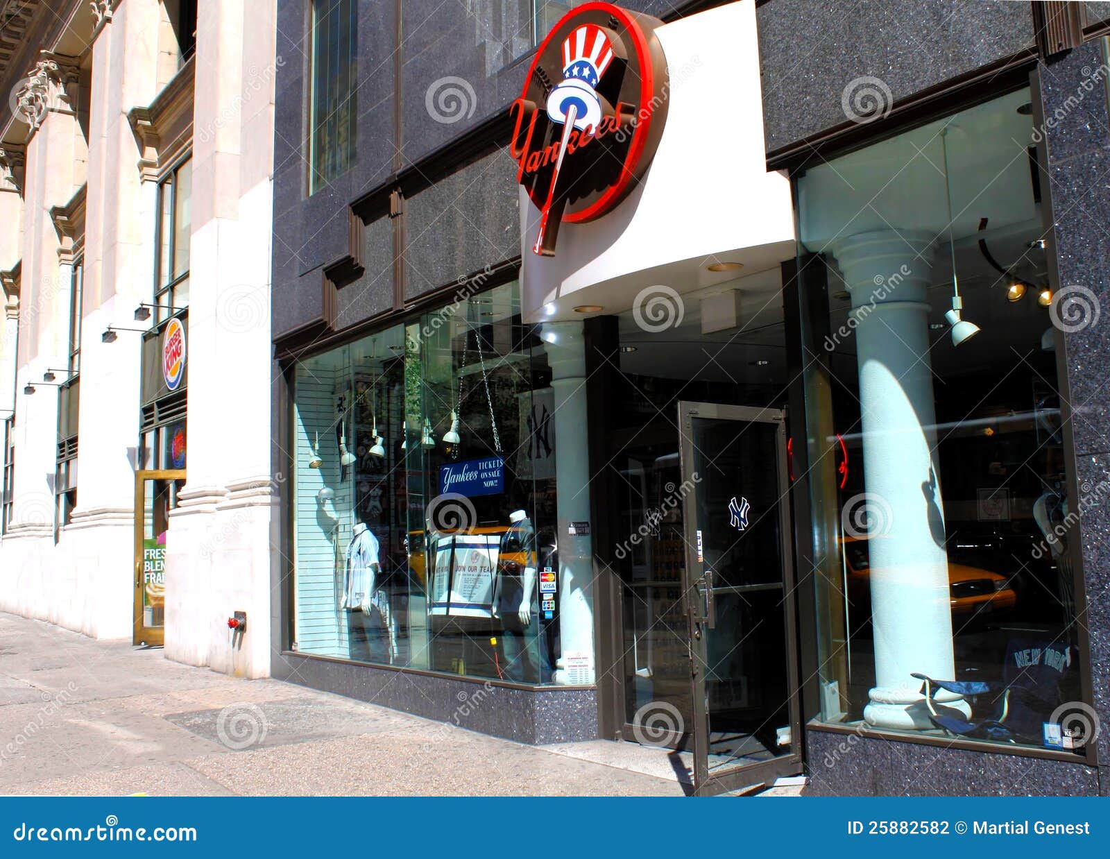 Yankees Clubhouse Shop 5th Avenue Editorial Photography - Image of