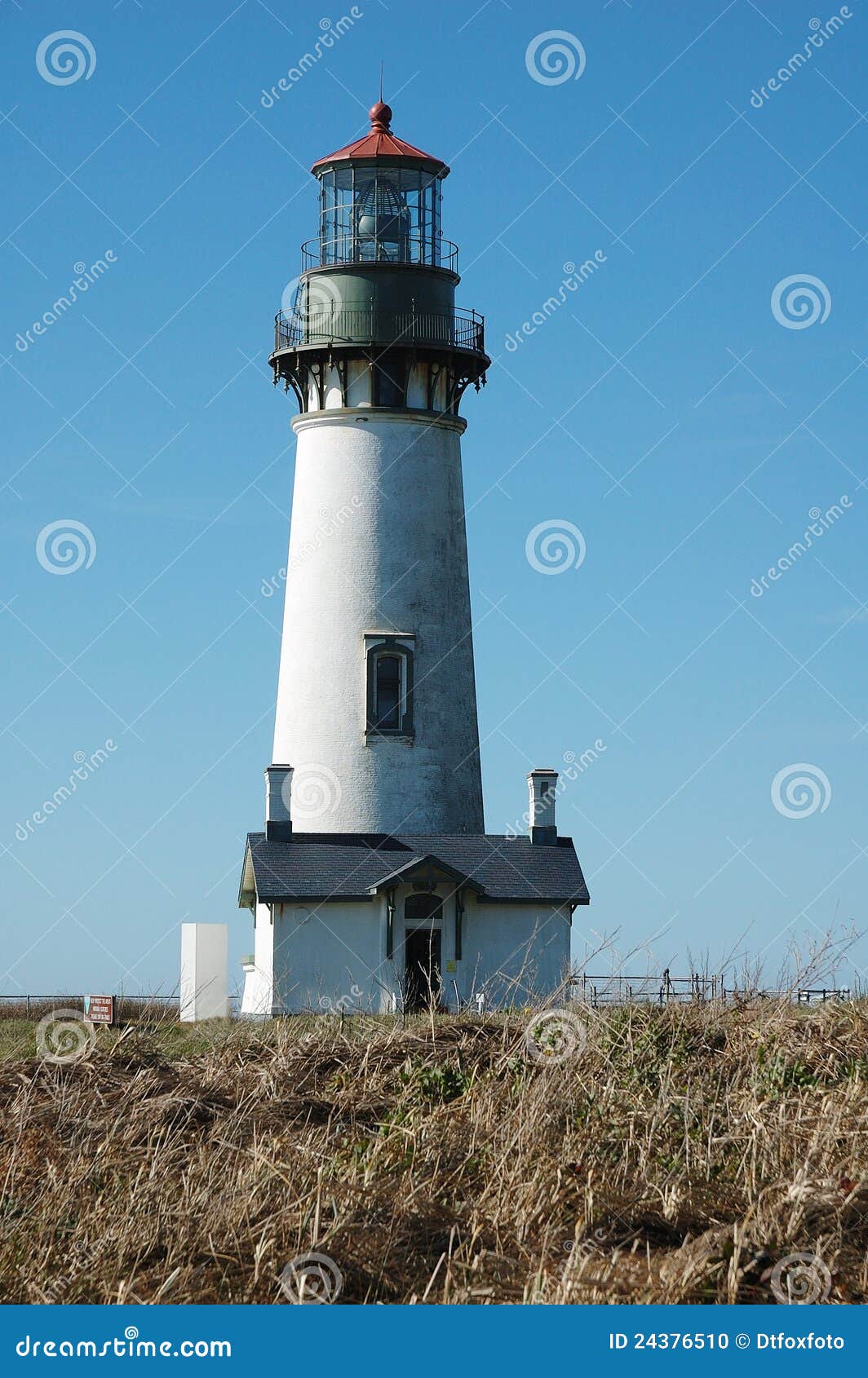 Yaquina Bay Lighthouse stock photo. Image of house, coast 24376510