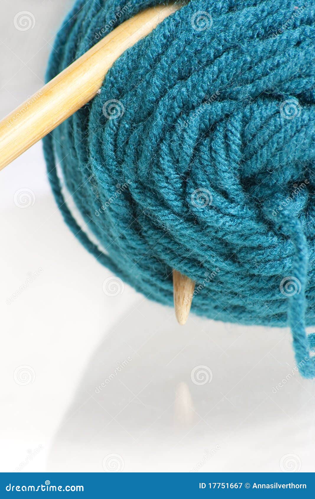 Yarn with knitting needles stock image. Image of skein 17751667