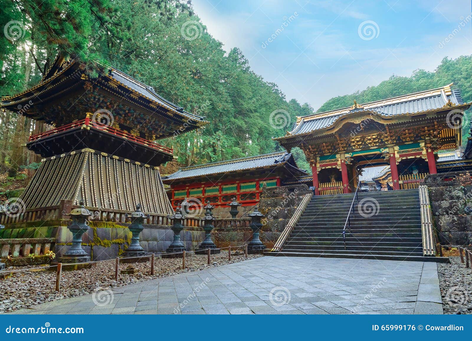 Yashamon Tor An Taiyuinbyo Schrein In Nikko Japan Stockfoto Bild Von Erbe Asien Yashamon Tor An Taiyuinbyo Schrein In Nikko Japan Stockfoto Bild Von Erbe Asien