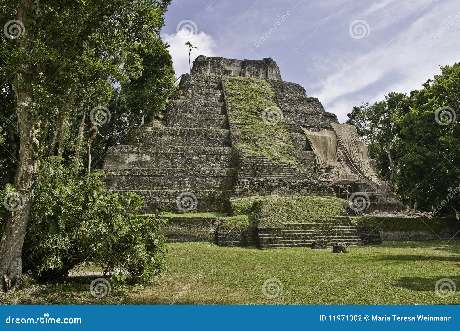 yaxha - maya pyramide