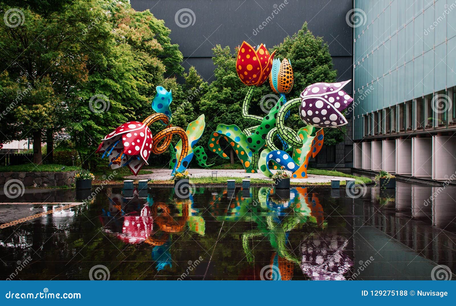 Yayoi Kusama Polka Dot Sculpture The Visionary Flowers At Mats