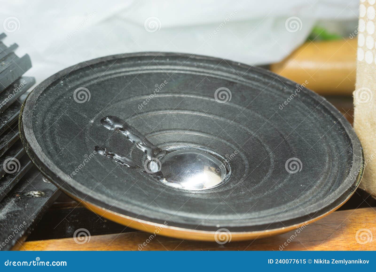yd 103-13 close-up speaker at shallow sharpness
