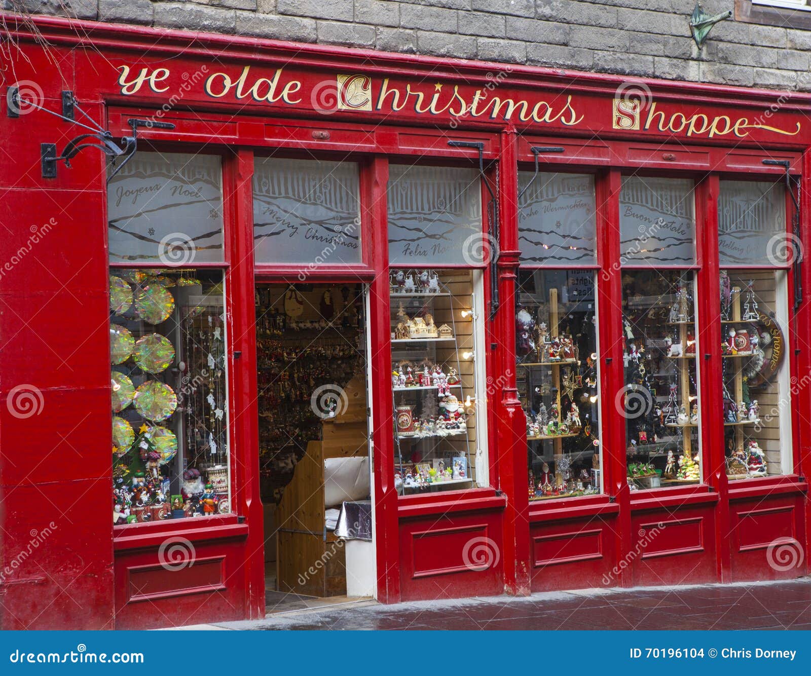  Ye  Olde  Christmas Shoppe  In Edinburgh Editorial Stock 