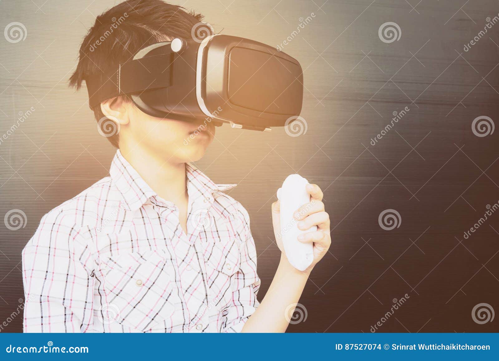 7 years kid playing VR stock photo. Image of phone, game 87527074