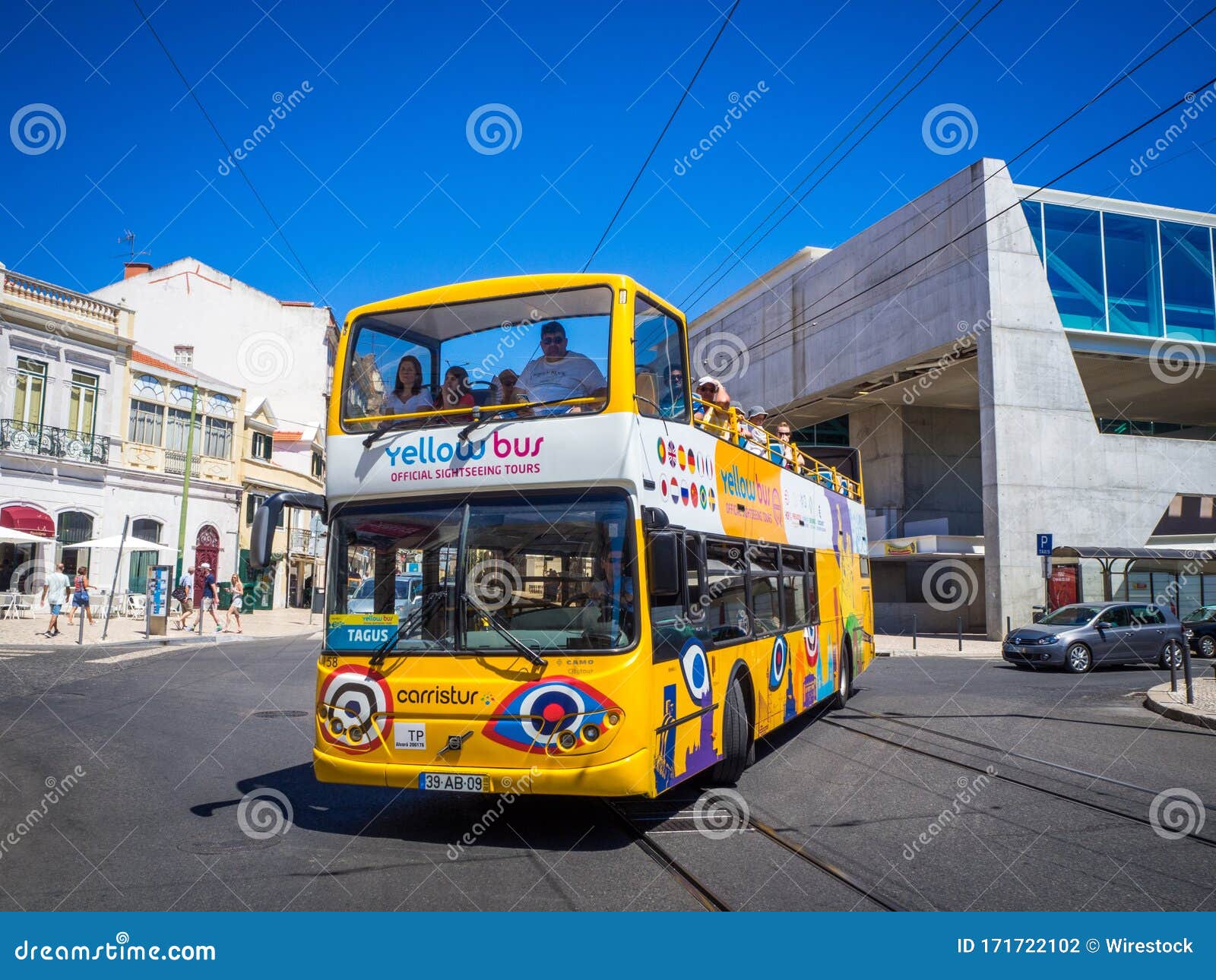 city tour lisbon yellow bus