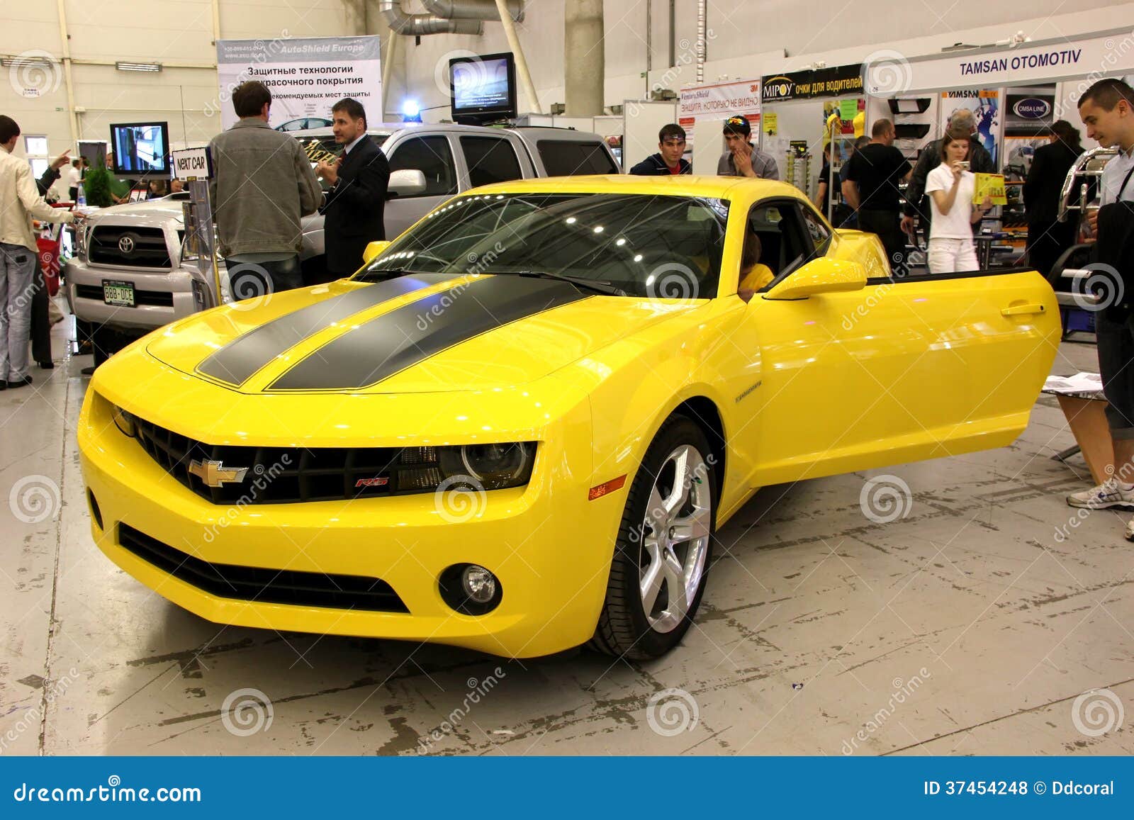 Yellow Chevrolet Camaro editorial stock photo. Image of motor 37454248